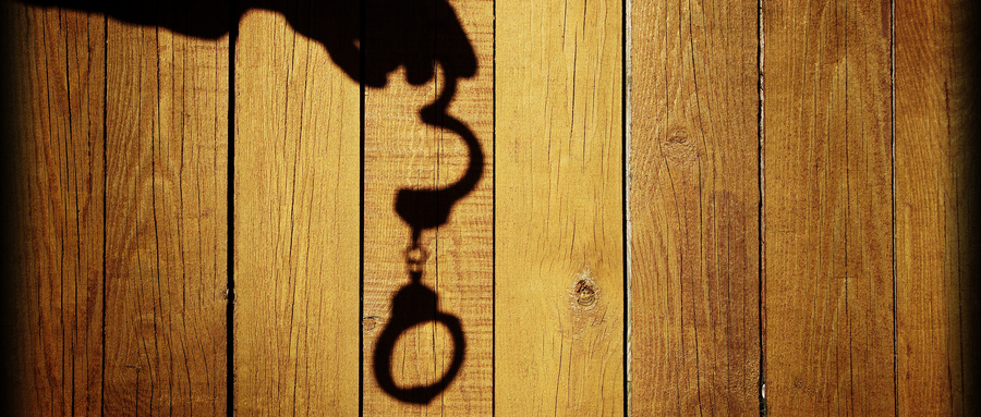 诽谤罪与侮辱罪如何量刑？详解刑法规定、立案标准及司法实践中的判罚尺度。