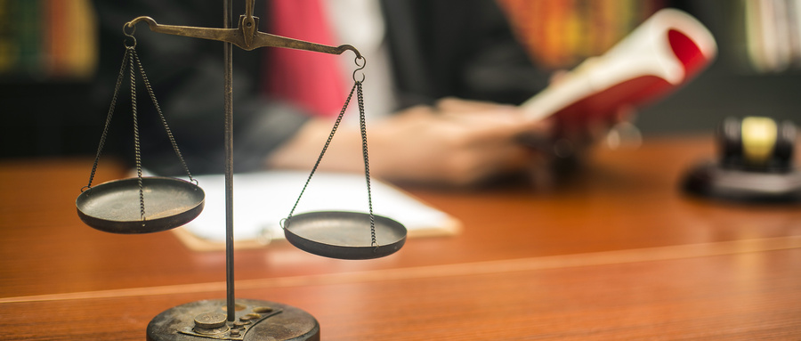 男子网络辱骂他人被诉侮辱罪，法院判赔道歉并赔偿精神损失。