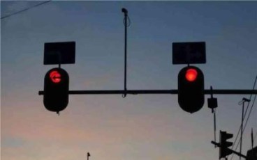 闯红灯是什么意思
